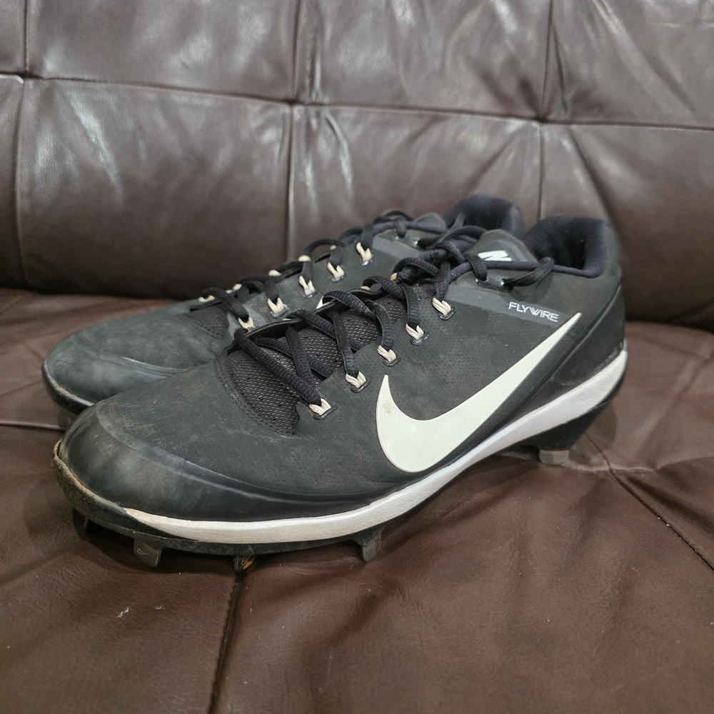 Nike Men’s Black Athletic Cleats with White Swoosh